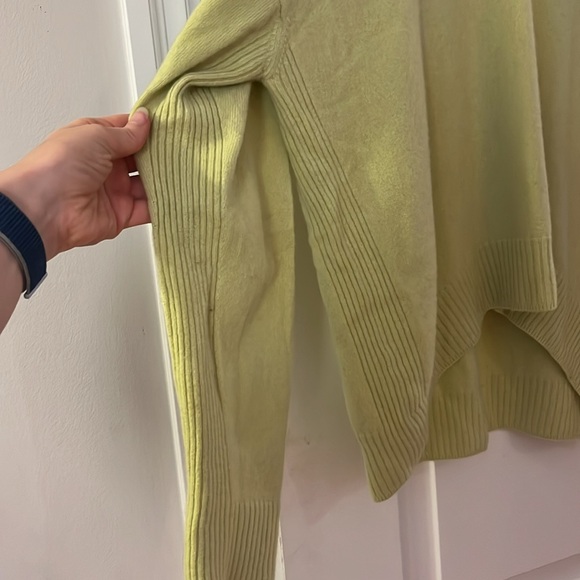 Allsaints Ivana Cashmere-Wool Blend V-Neck Sweater. Medium. Citron Tea. - Picture 5 of 11